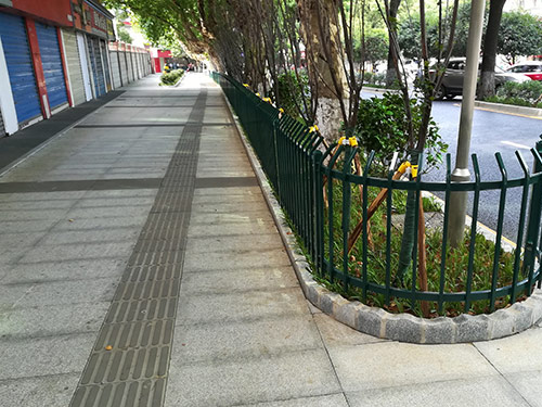 道路护栏对人们出行的重要性 道路护栏对人们出行的重要性