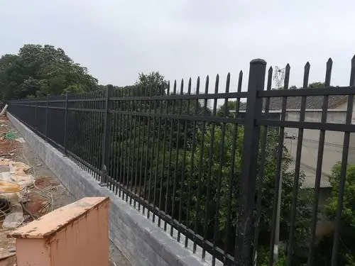 锌钢栅栏真的有他们说那么好吗？博智锌钢来为您解答